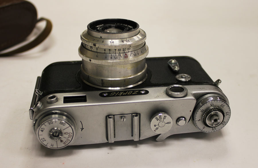 Фотоаппарат ЗОРКИЙ-6 с объективом Индустар-50, в кожаном футляре (см. фото)